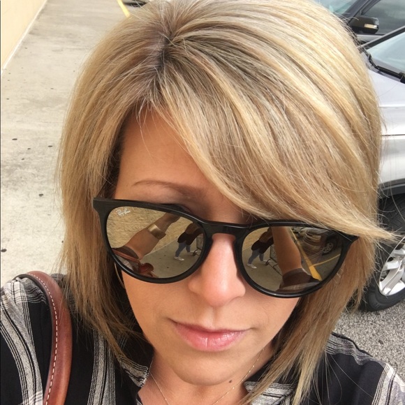 Meet your Posher, Jessica - Picture 3 of 3